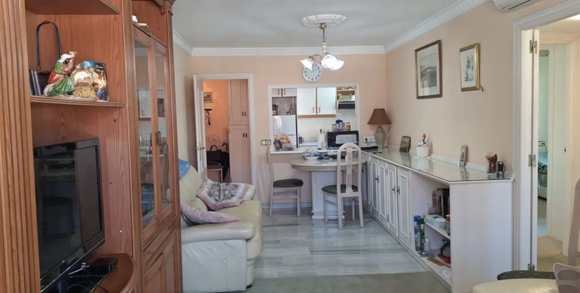 Sale of middle floor apartment in Fuengirola 15