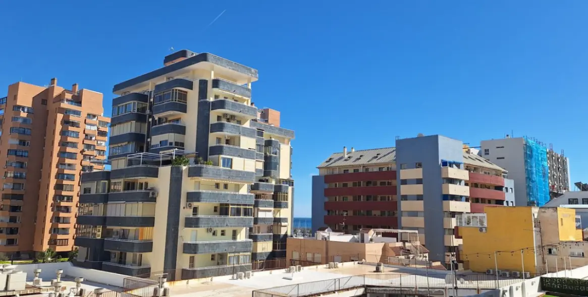 Sale of middle floor apartment in Fuengirola 19