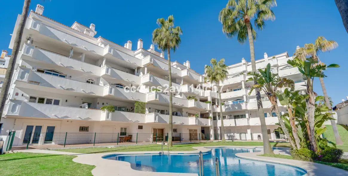 Sale of middle floor apartment in Riviera del Sol 1