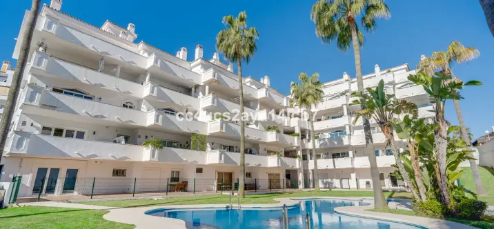 Sale of middle floor apartment in Riviera del Sol 0