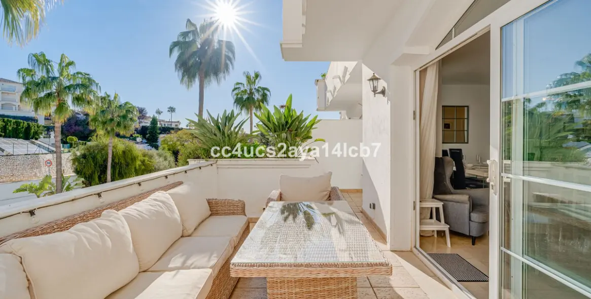 Sale of middle floor apartment in Riviera del Sol 3