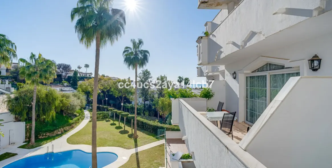 Sale of middle floor apartment in Riviera del Sol 5