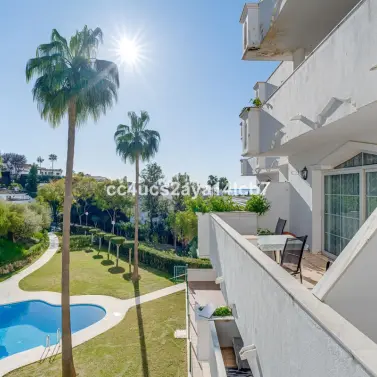 Sale of middle floor apartment in Riviera del Sol
