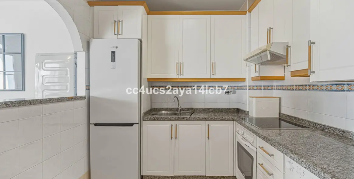 Sale of middle floor apartment in Riviera del Sol 13
