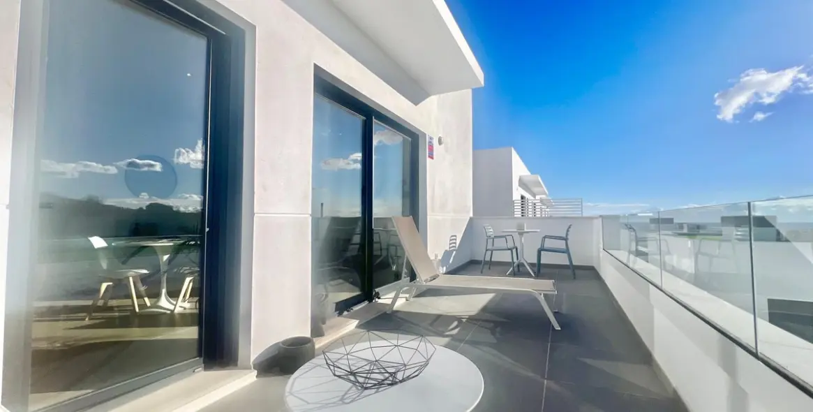 Sale of penthouse in Manilva 8