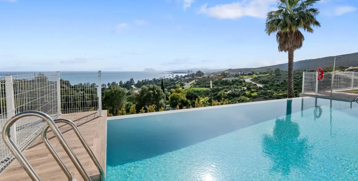 Sale of penthouse in Manilva 32