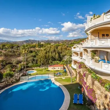 Venta de apartamento en planta media en Elviria