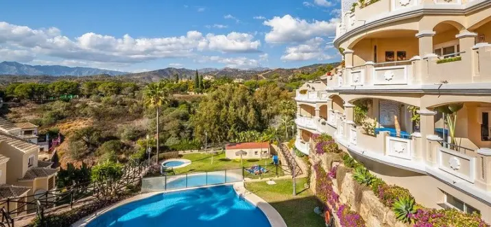 Venta de apartamento en planta media en Elviria 0