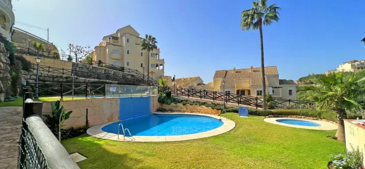 Venta de apartamento en planta media en Elviria 1