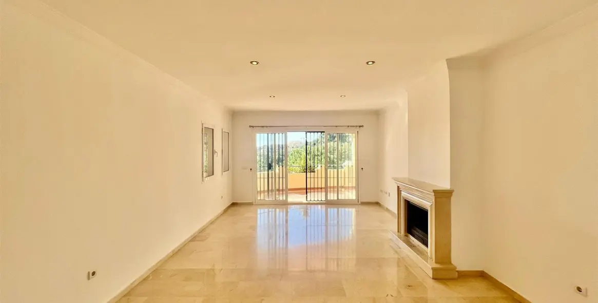 Venta de apartamento en planta media en Elviria 5