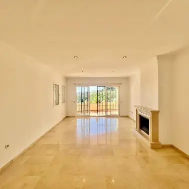 Venta de apartamento en planta media en Elviria