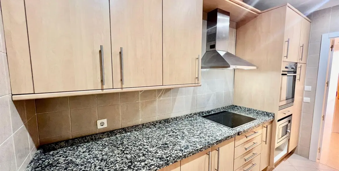 Venta de apartamento en planta media en Elviria 6