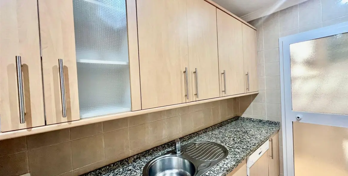 Venta de apartamento en planta media en Elviria 7