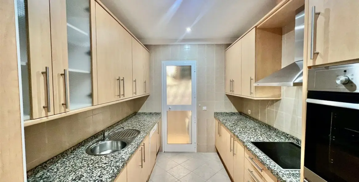 Venta de apartamento en planta media en Elviria 8