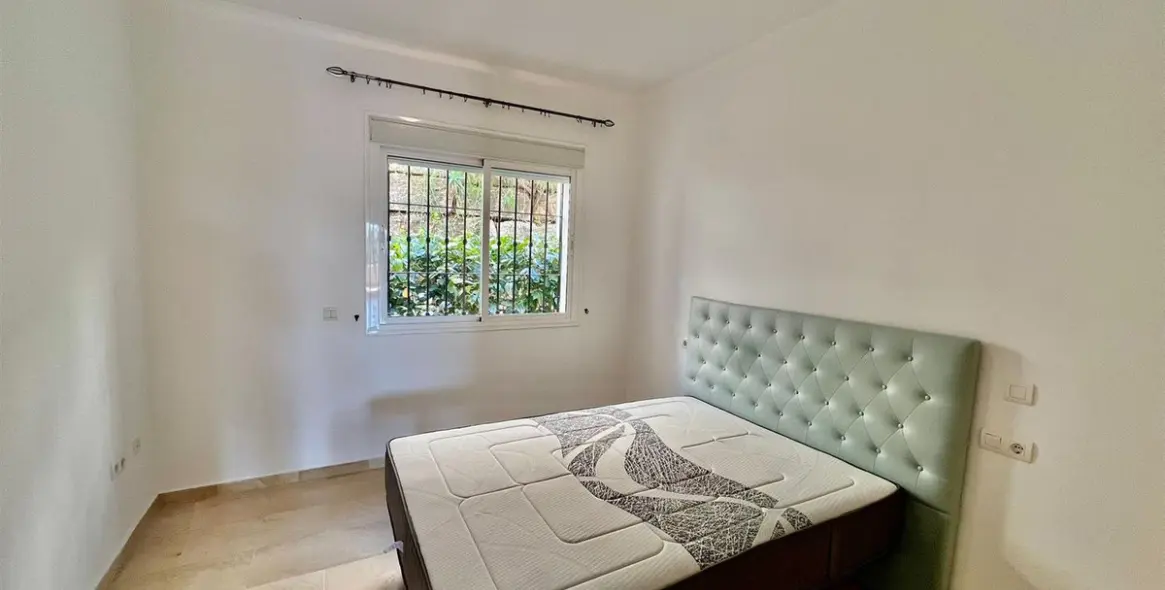 Venta de apartamento en planta media en Elviria 9