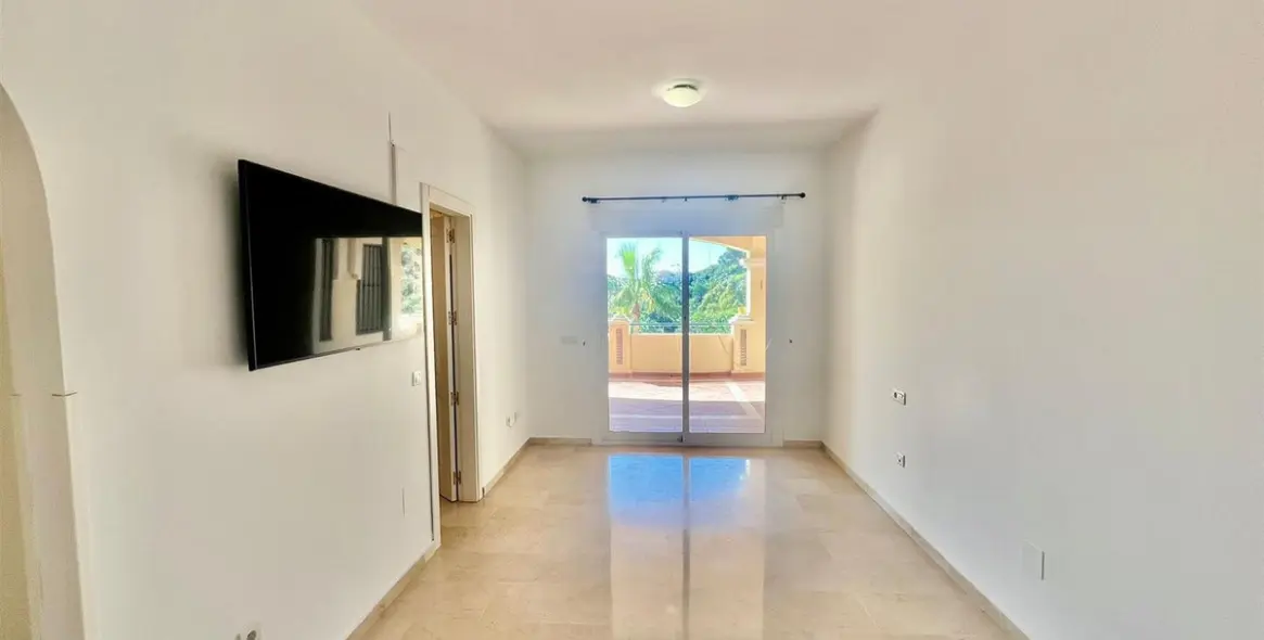 Venta de apartamento en planta media en Elviria 13