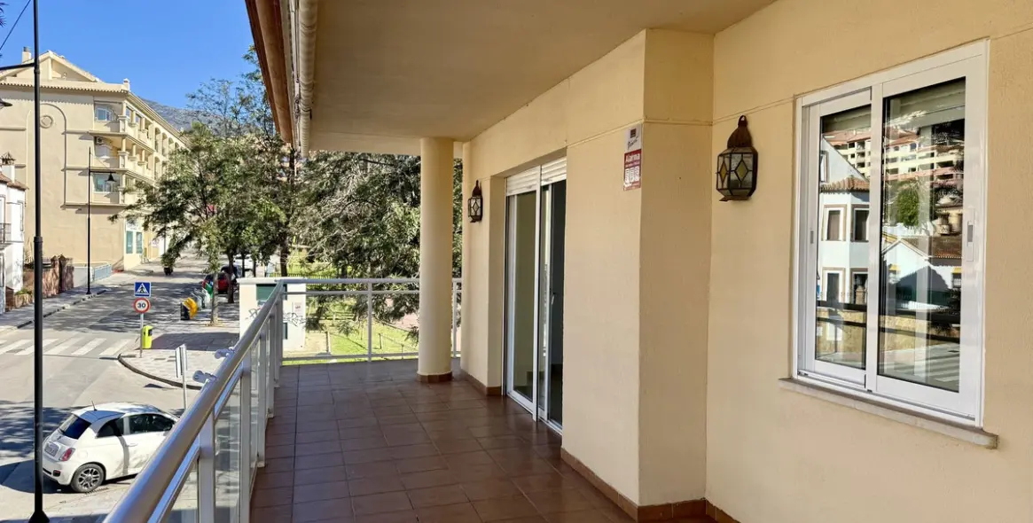 Продажа апартаментов на среднем этаже в Los Pacos 1