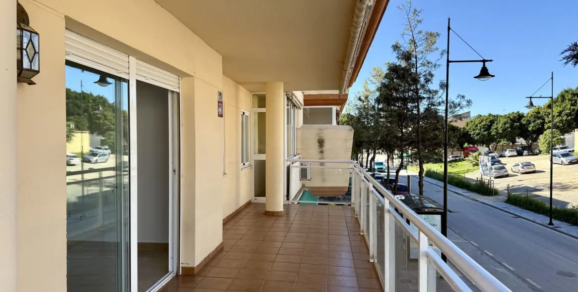 Продажа апартаментов на среднем этаже в Los Pacos 2