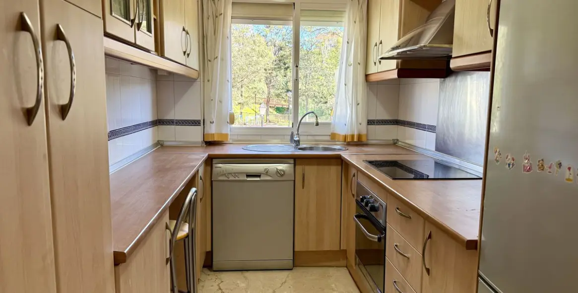 Продажа апартаментов на среднем этаже в Los Pacos 7