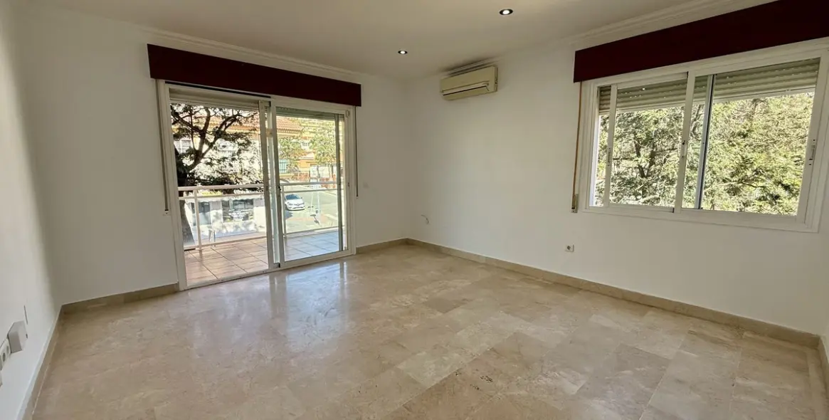 Продажа апартаментов на среднем этаже в Los Pacos 8