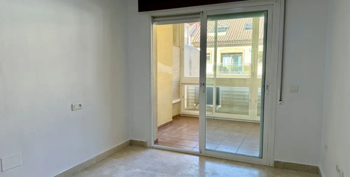 Продажа апартаментов на среднем этаже в Los Pacos 11