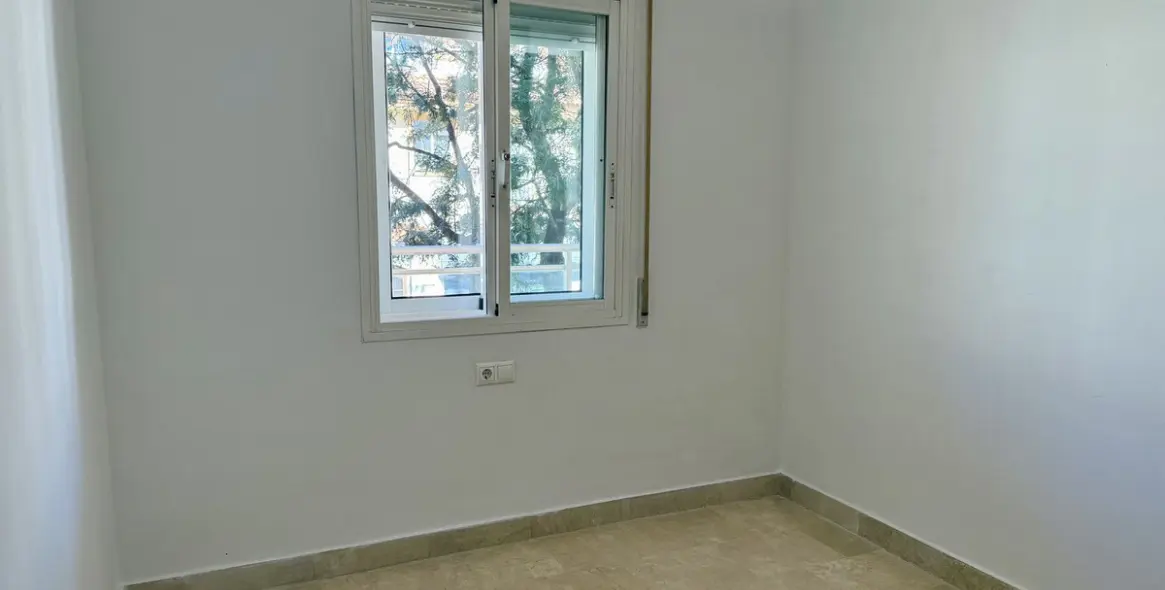 Продажа апартаментов на среднем этаже в Los Pacos 16