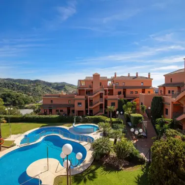 Venta de apartamento en planta media en Elviria