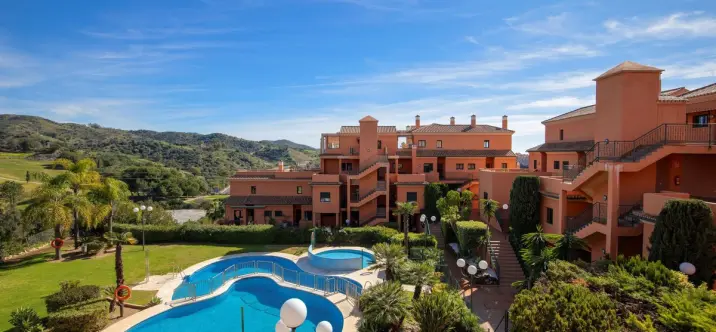 Venta de apartamento en planta media en Elviria 0