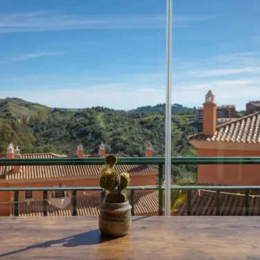 Venta de apartamento en planta media en Elviria