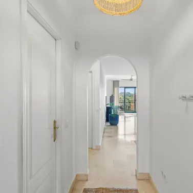 Venta de apartamento en planta media en Elviria