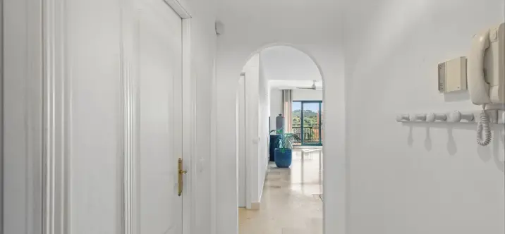 Venta de apartamento en planta media en Elviria 3