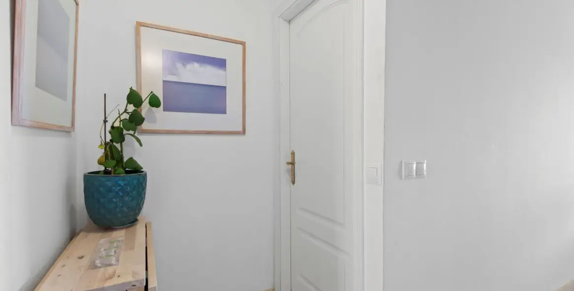 Sale of middle floor apartment in Elviria 5