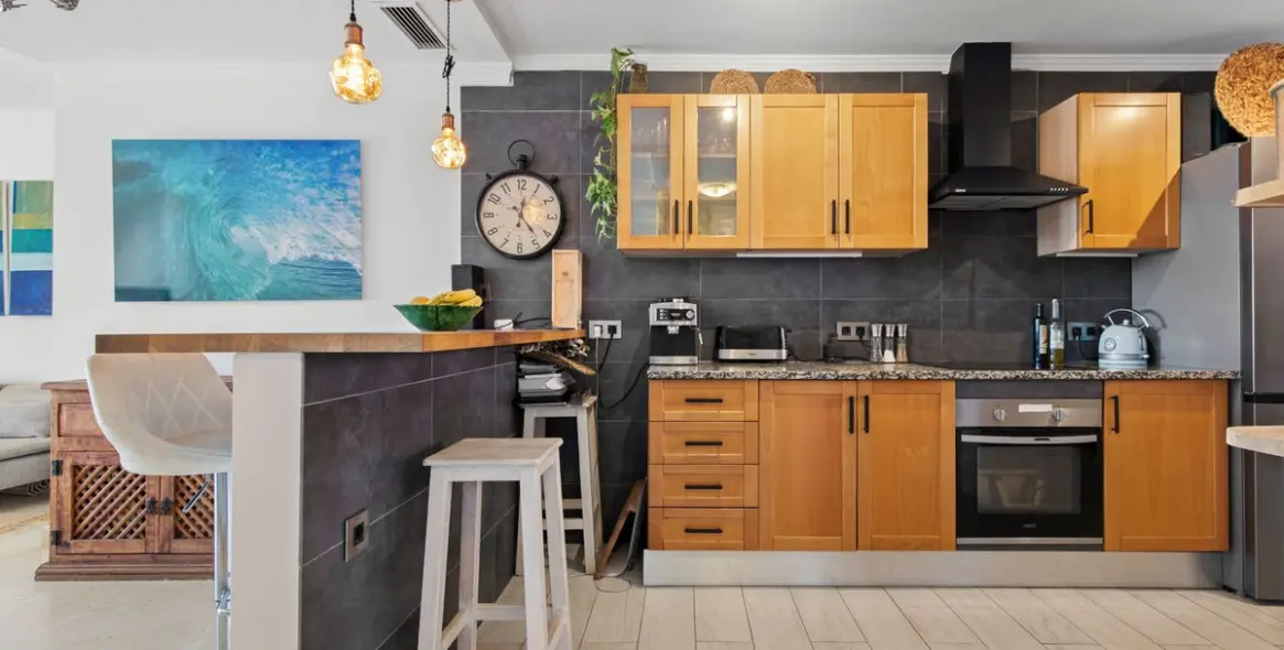 Sale of middle floor apartment in Elviria 7