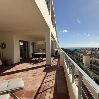 Sale of middle floor apartment in Selwo