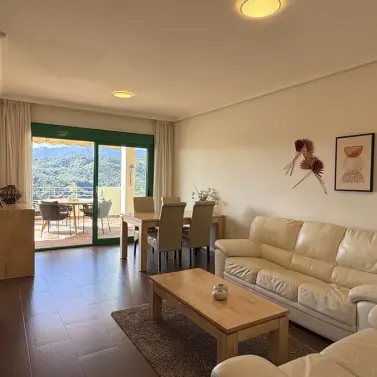 Sale of middle floor apartment in Selwo