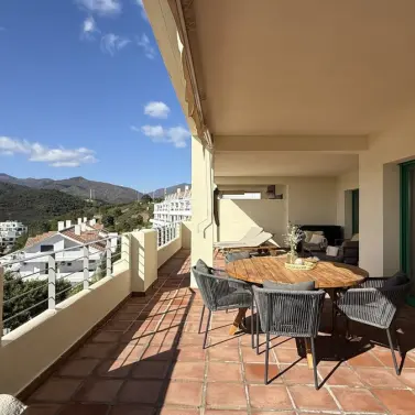 Sale of middle floor apartment in Selwo