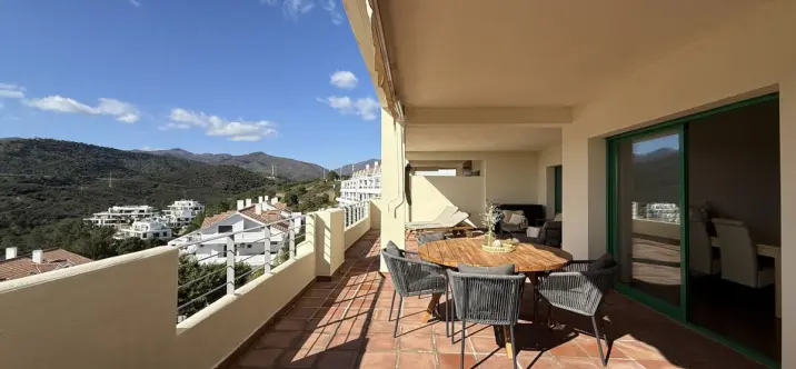 Sale of middle floor apartment in Selwo 3