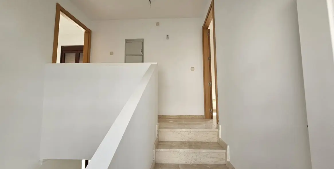 Продажа таунхауса в Doña Julia 7