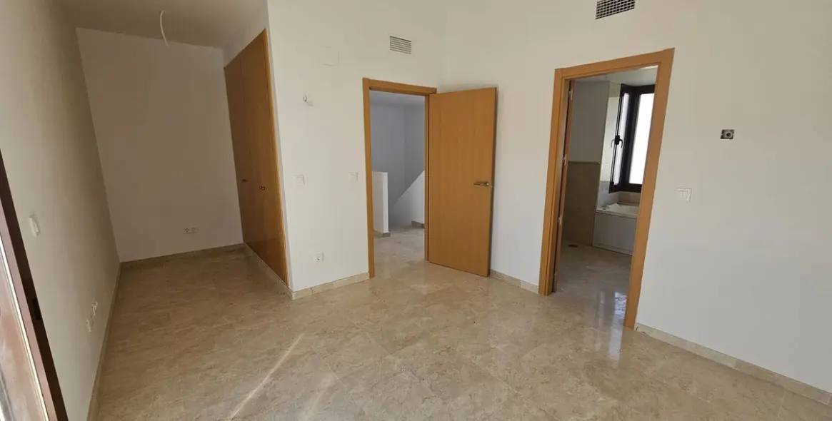 Продажа таунхауса в Doña Julia 8