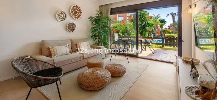 Продажа апартаментов на первом этаже в Estepona 1