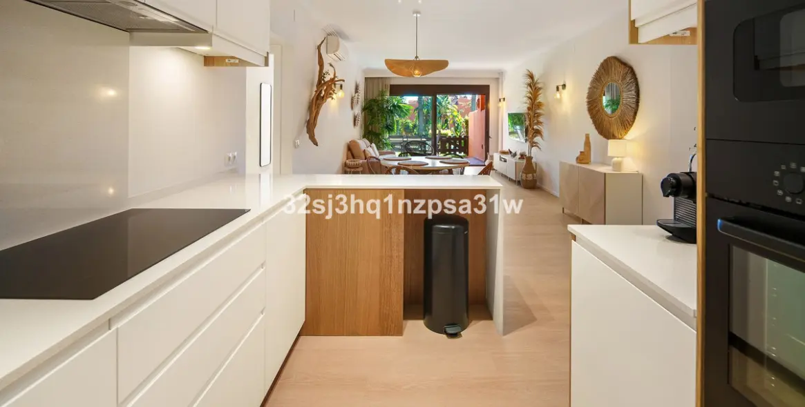 Sale of ground floor apartment in Estepona 13