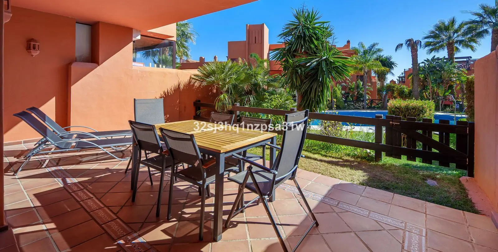 Sale of ground floor apartment in Estepona 2