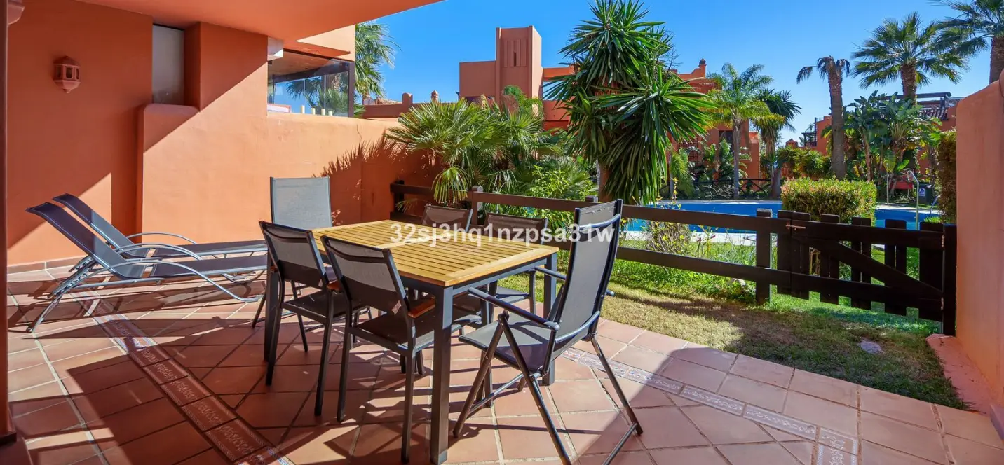 Sale of ground floor apartment in Estepona 1