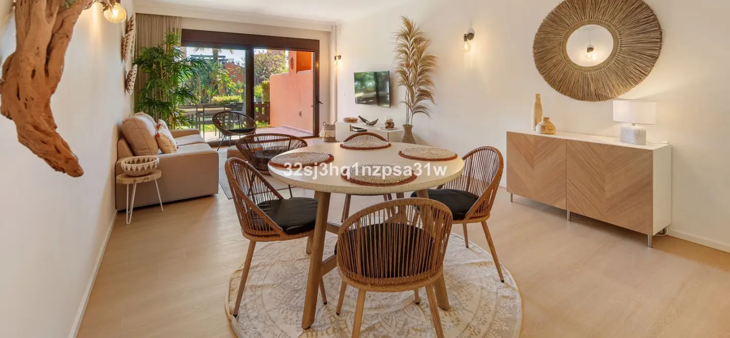 Sale of ground floor apartment in Estepona 2