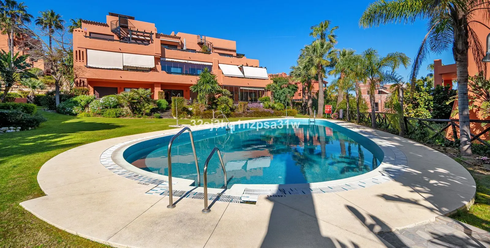 Sale of ground floor apartment in Estepona 9