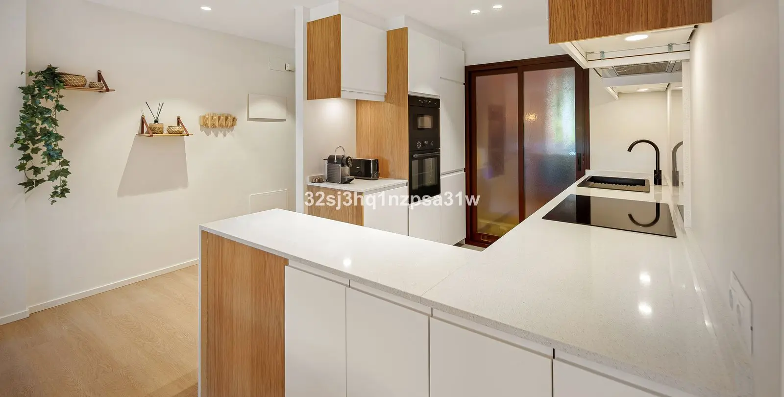 Sale of ground floor apartment in Estepona 12