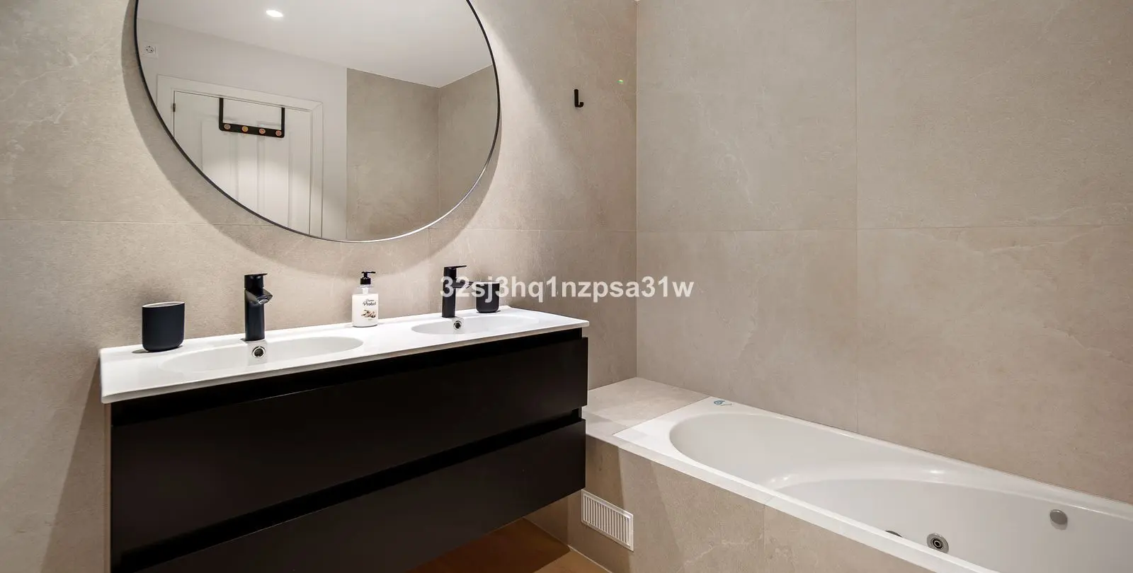 Sale of ground floor apartment in Estepona 16