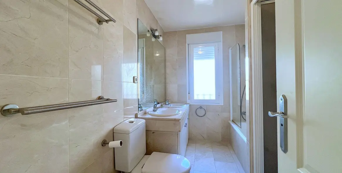 Продажа дома на две семьи в Riviera del Sol 5