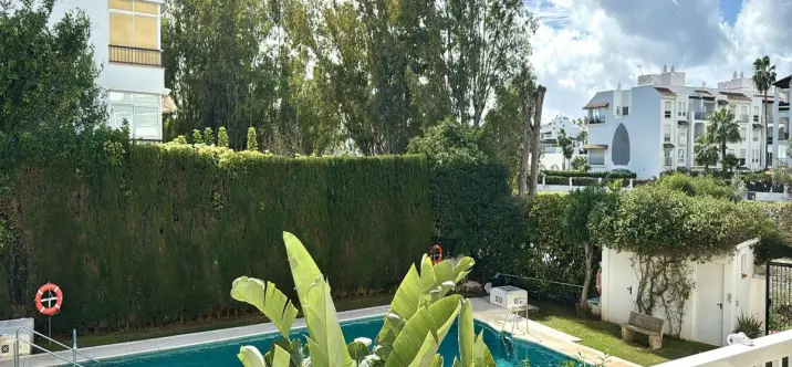Venta de apartamento en planta media en Marbella 0