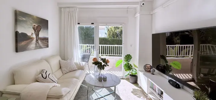 Venta de apartamento en planta media en Marbella 2